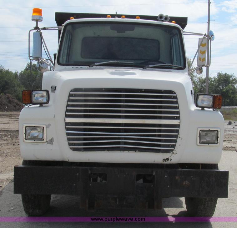 image for item G2114 1988 Ford L8000 dump truck