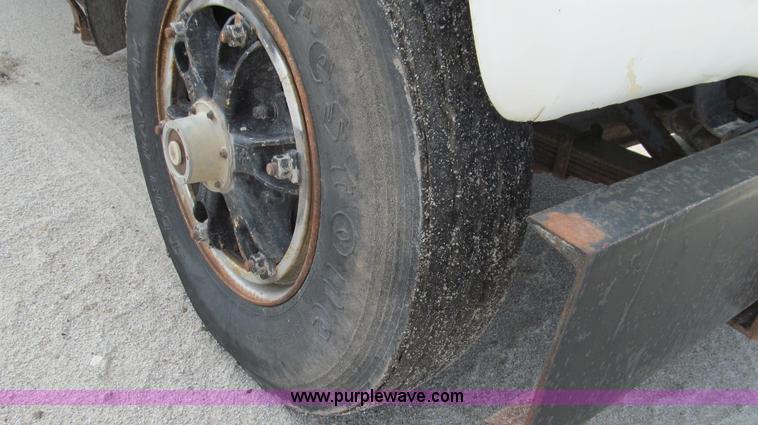 image for item G2114 1988 Ford L8000 dump truck