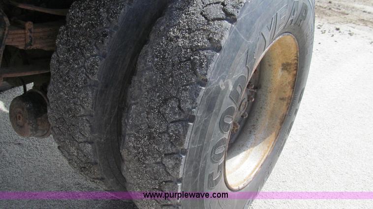 image for item G2114 1988 Ford L8000 dump truck