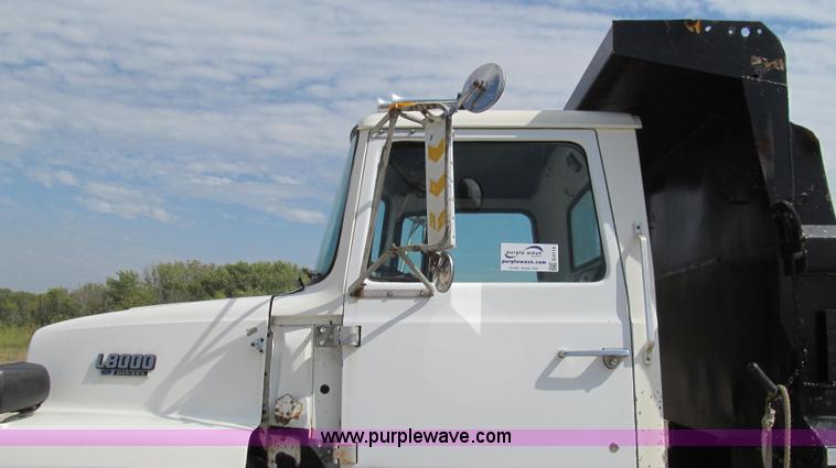 image for item G2114 1988 Ford L8000 dump truck