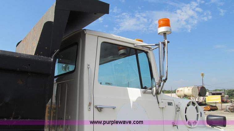 image for item G2114 1988 Ford L8000 dump truck