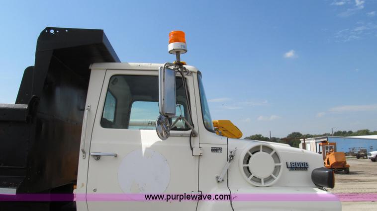 image for item G2114 1988 Ford L8000 dump truck