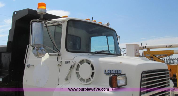 image for item G2114 1988 Ford L8000 dump truck
