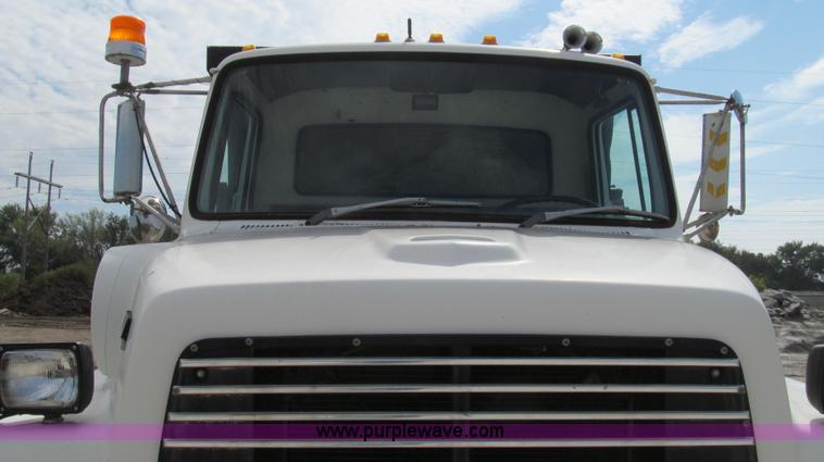 image for item G2114 1988 Ford L8000 dump truck