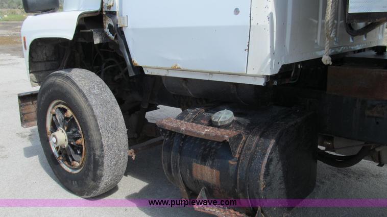 image for item G2114 1988 Ford L8000 dump truck