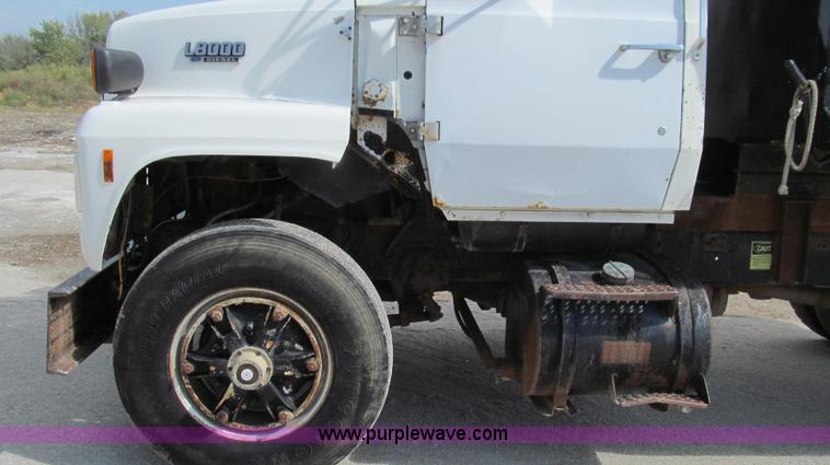 image for item G2114 1988 Ford L8000 dump truck