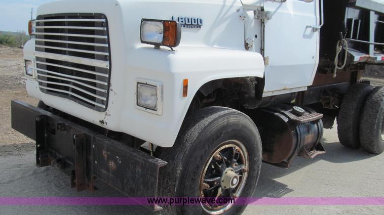 image for item G2114 1988 Ford L8000 dump truck