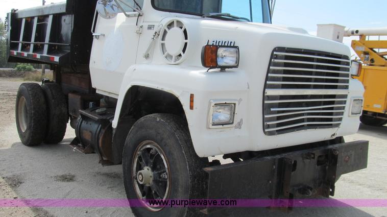 image for item G2114 1988 Ford L8000 dump truck