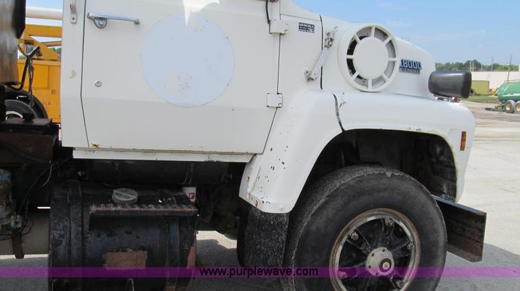 image for item G2114 1988 Ford L8000 dump truck