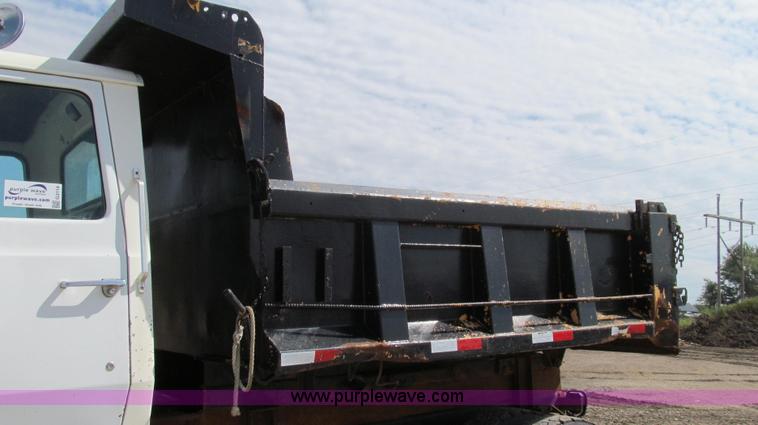 image for item G2114 1988 Ford L8000 dump truck