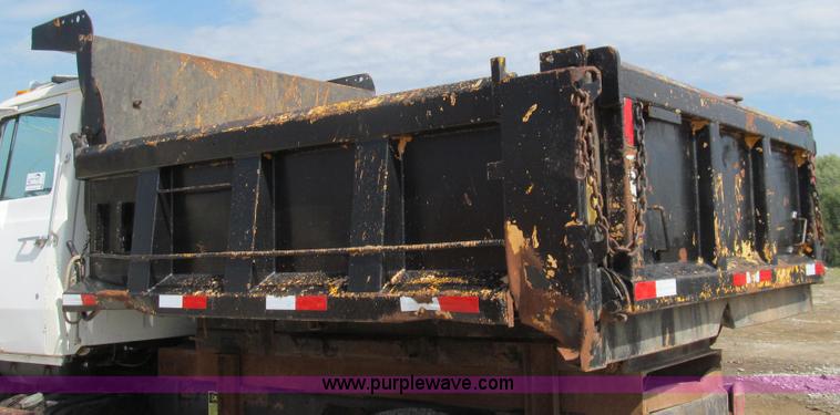 image for item G2114 1988 Ford L8000 dump truck