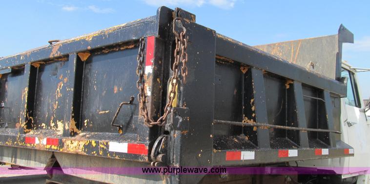 image for item G2114 1988 Ford L8000 dump truck