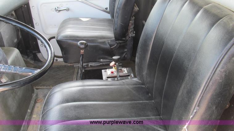 image for item G2114 1988 Ford L8000 dump truck