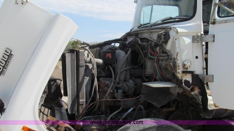 image for item G2114 1988 Ford L8000 dump truck