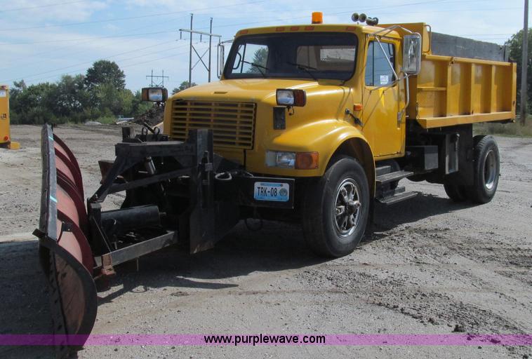 image for item G2115 1993 International 4900 dump truck