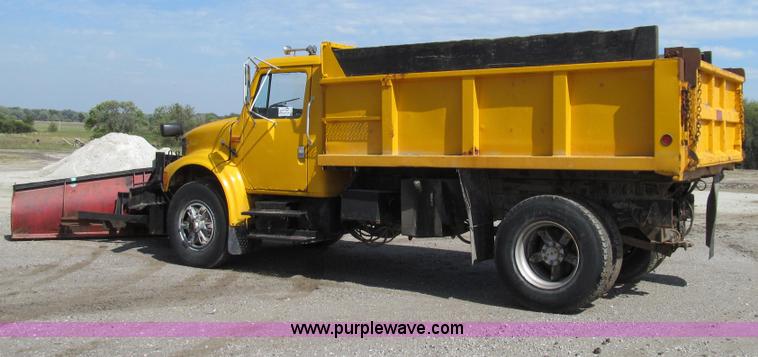 image for item G2115 1993 International 4900 dump truck