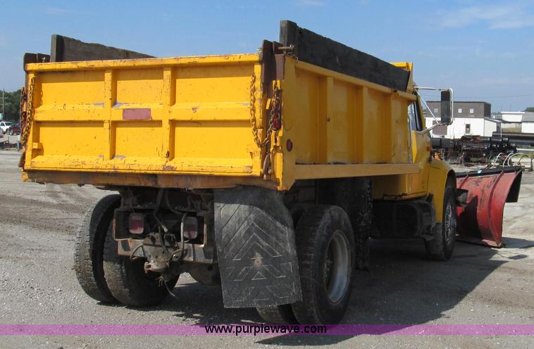 image for item G2115 1993 International 4900 dump truck