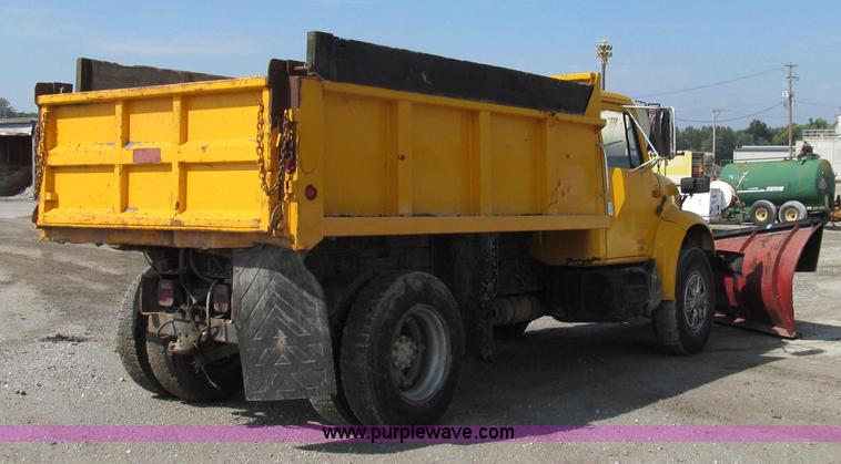 image for item G2115 1993 International 4900 dump truck