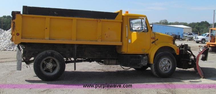 image for item G2115 1993 International 4900 dump truck