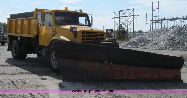 image for item G2115 1993 International 4900 dump truck