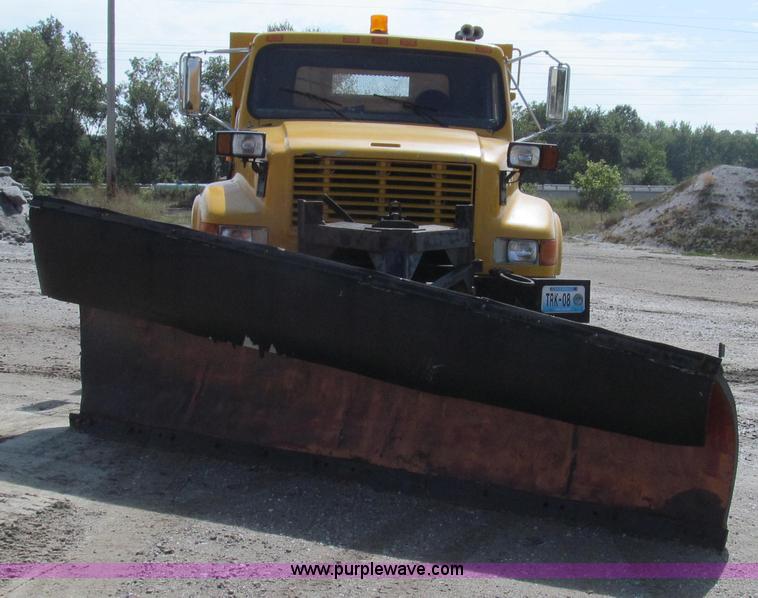 image for item G2115 1993 International 4900 dump truck