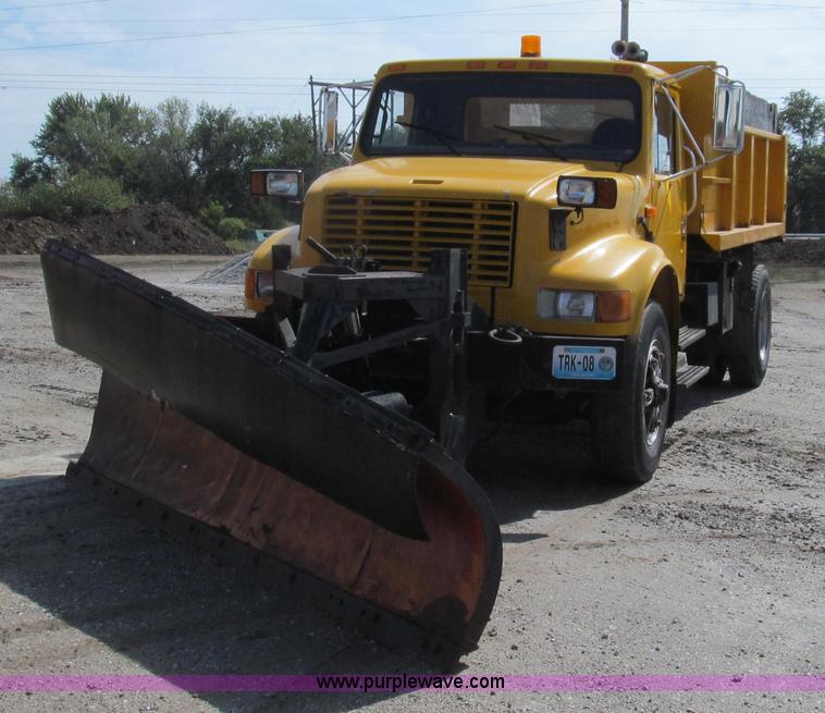 image for item G2115 1993 International 4900 dump truck
