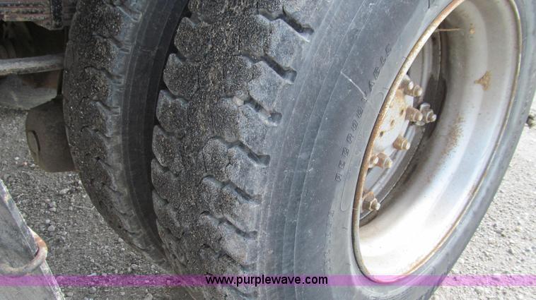 image for item G2115 1993 International 4900 dump truck