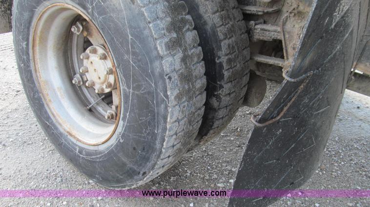 image for item G2115 1993 International 4900 dump truck