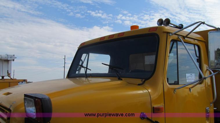 image for item G2115 1993 International 4900 dump truck