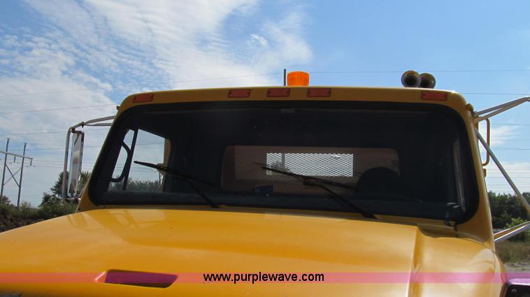 image for item G2115 1993 International 4900 dump truck