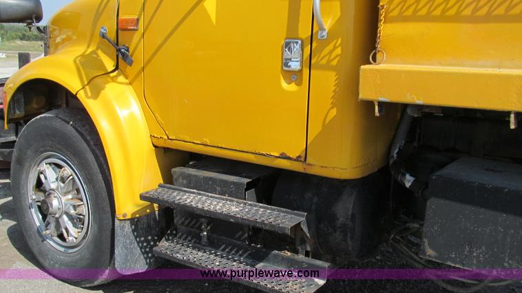 image for item G2115 1993 International 4900 dump truck