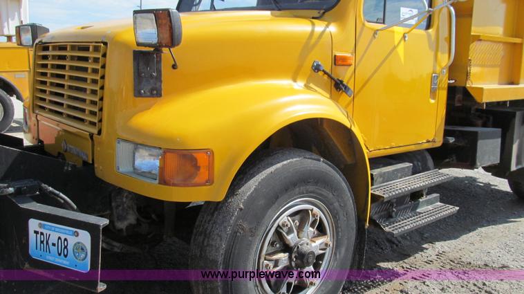 image for item G2115 1993 International 4900 dump truck