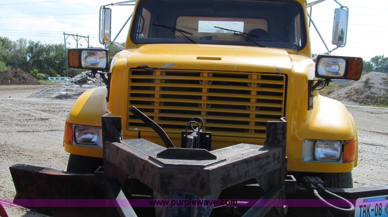 image for item G2115 1993 International 4900 dump truck