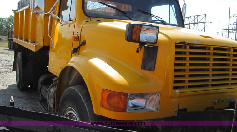 image for item G2115 1993 International 4900 dump truck