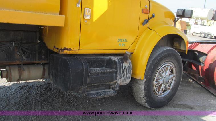 image for item G2115 1993 International 4900 dump truck