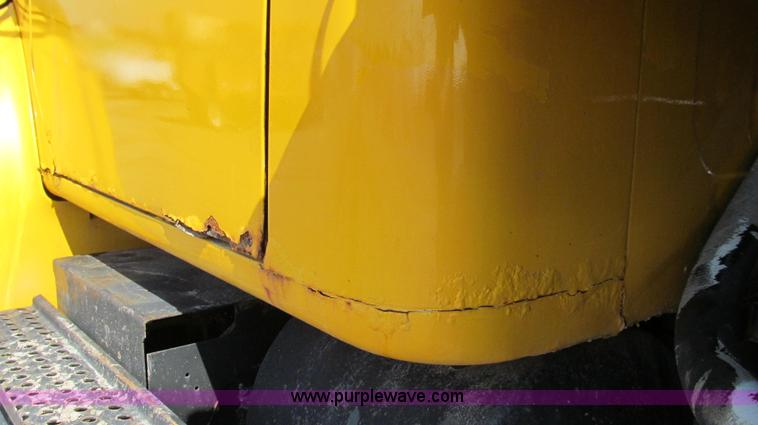 image for item G2115 1993 International 4900 dump truck