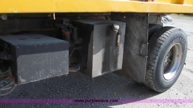 image for item G2115 1993 International 4900 dump truck