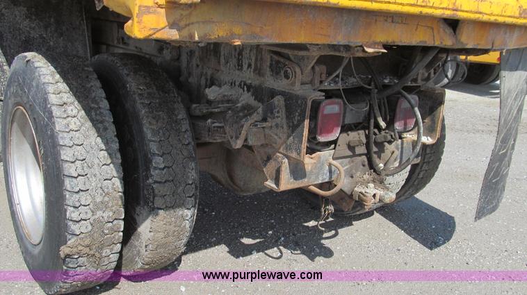 image for item G2115 1993 International 4900 dump truck