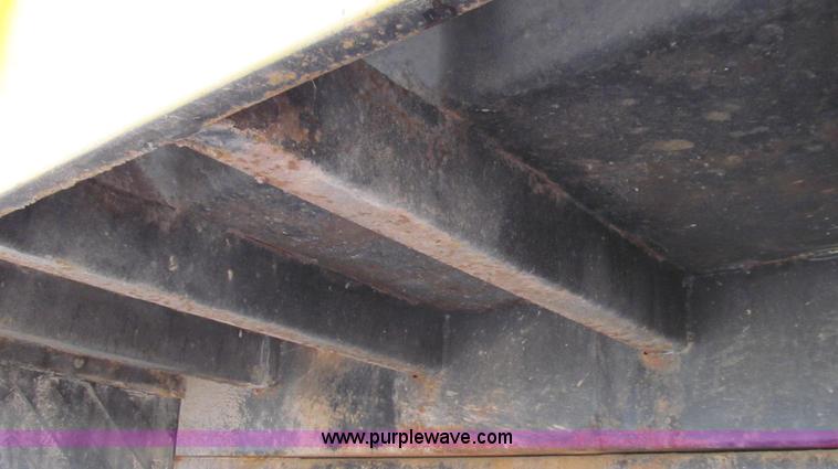 image for item G2115 1993 International 4900 dump truck