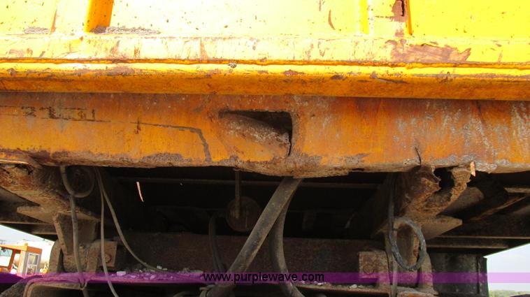 image for item G2115 1993 International 4900 dump truck