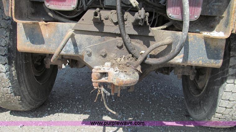 image for item G2115 1993 International 4900 dump truck