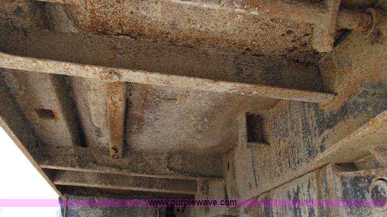 image for item G2115 1993 International 4900 dump truck