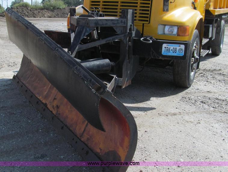 image for item G2115 1993 International 4900 dump truck