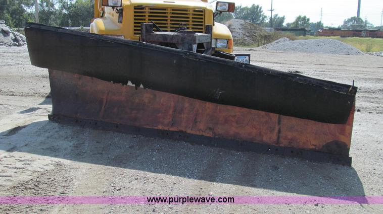 image for item G2115 1993 International 4900 dump truck