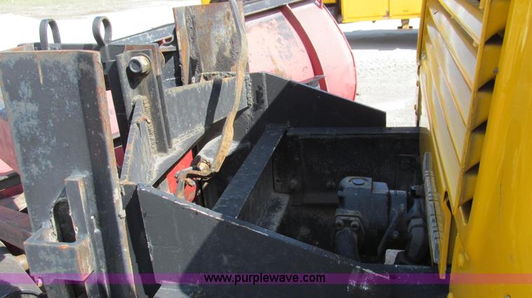 image for item G2115 1993 International 4900 dump truck