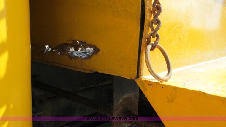 image for item G2115 1993 International 4900 dump truck