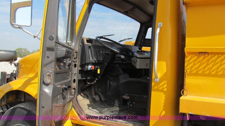 image for item G2115 1993 International 4900 dump truck