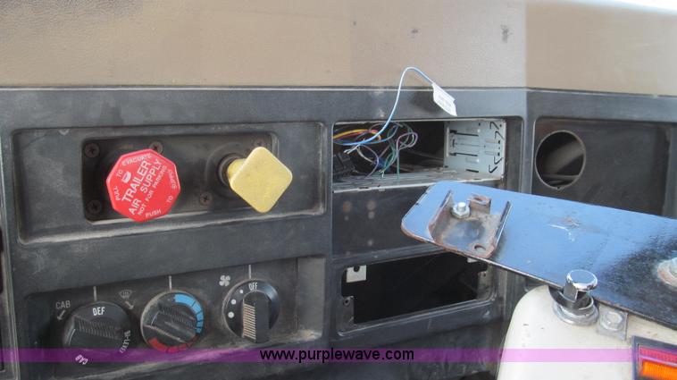 image for item G2115 1993 International 4900 dump truck