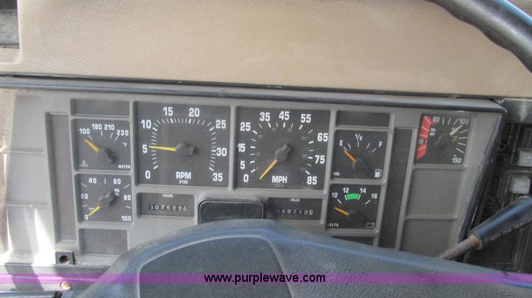 image for item G2115 1993 International 4900 dump truck