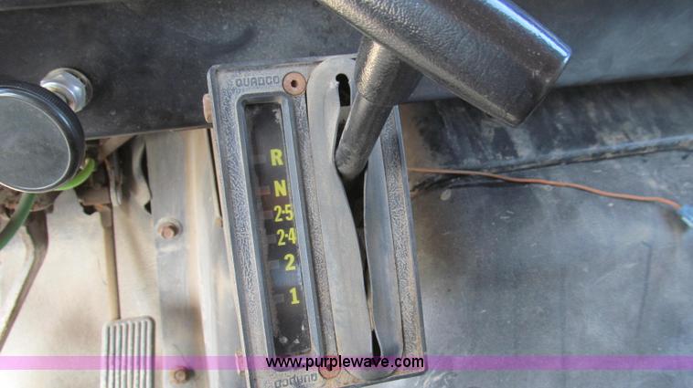 image for item G2115 1993 International 4900 dump truck